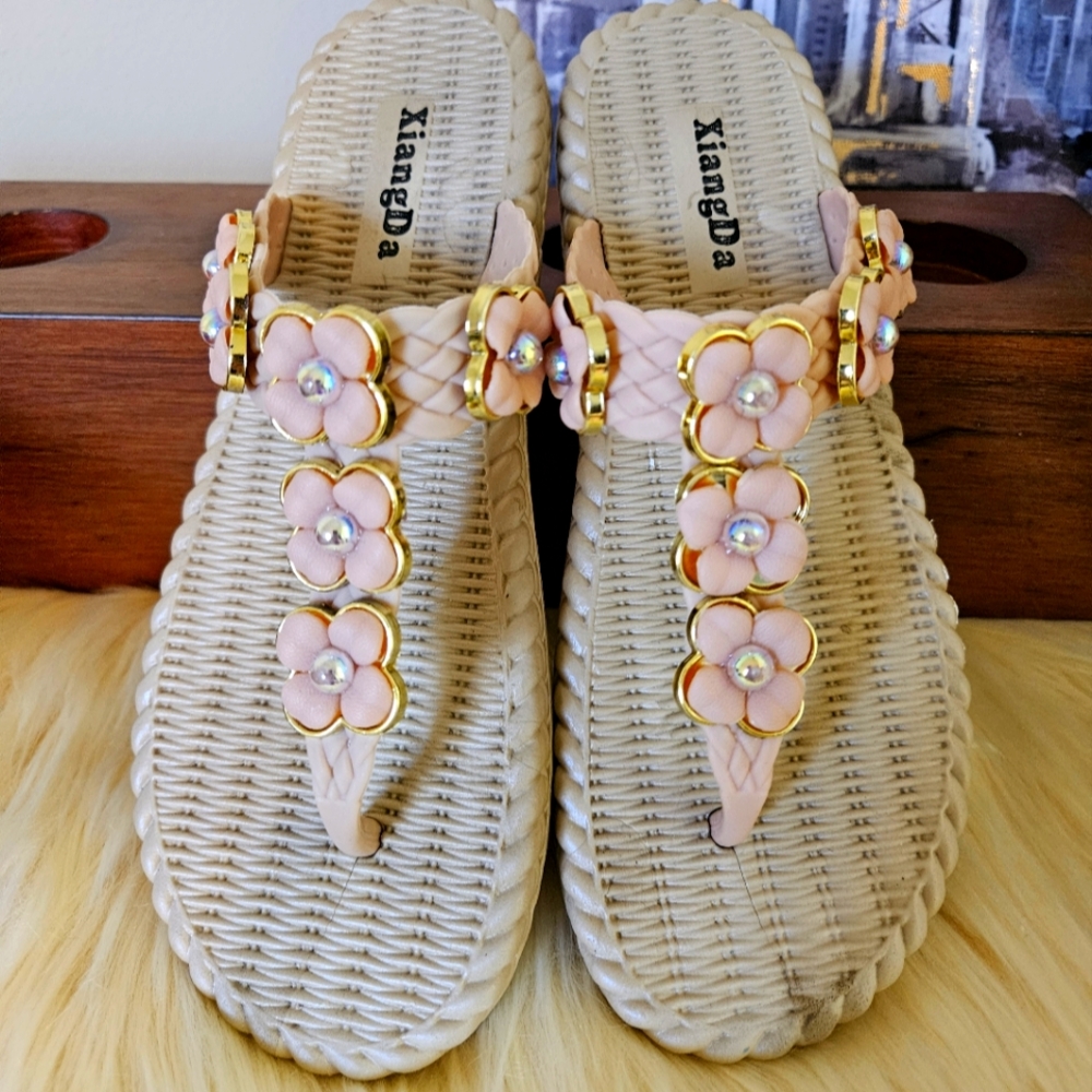Flip Flops with Flower Straps EUC SIZE 6